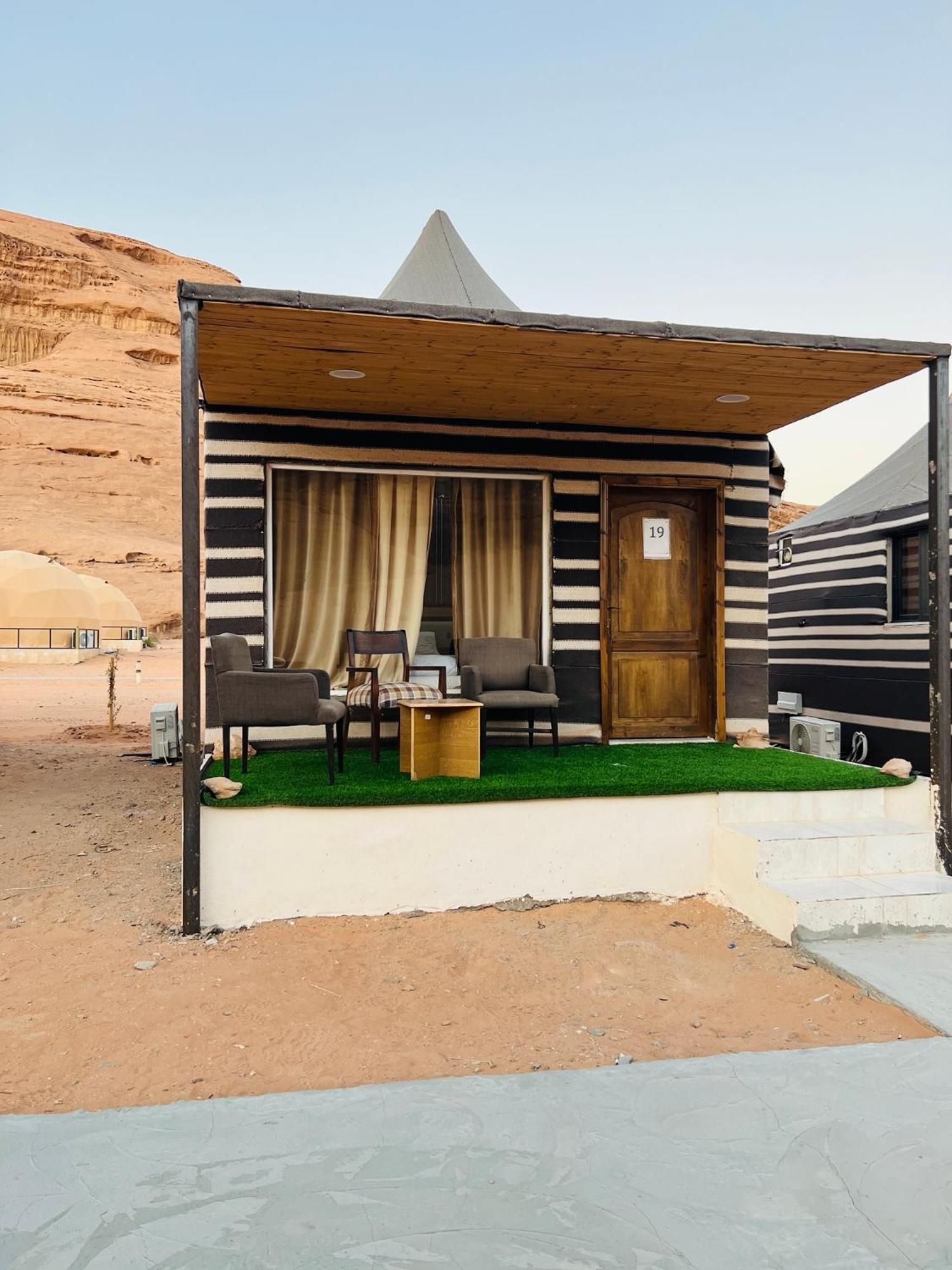 Magic Mountain Camp Apartman Rum vádi Kültér fotó